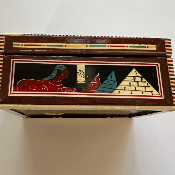 Vintage Egyptian Theme Colorful Inlay Box Egyptian riding in Chariot 5 x 3 x 2 - Picture 4 of 8